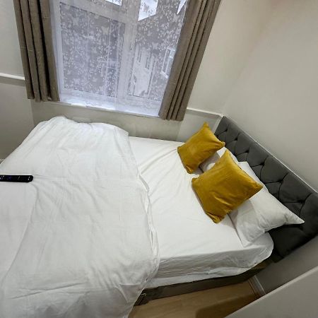 3Rd Studio Flat With Private Toilet And Bathroom Setup For Family Enjoyment 134 Keedonwood Road Бромли Екстериор снимка