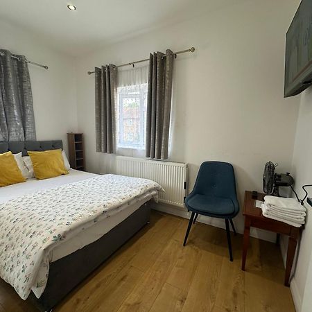 3Rd Studio Flat With Private Toilet And Bathroom Setup For Family Enjoyment 134 Keedonwood Road Бромли Екстериор снимка