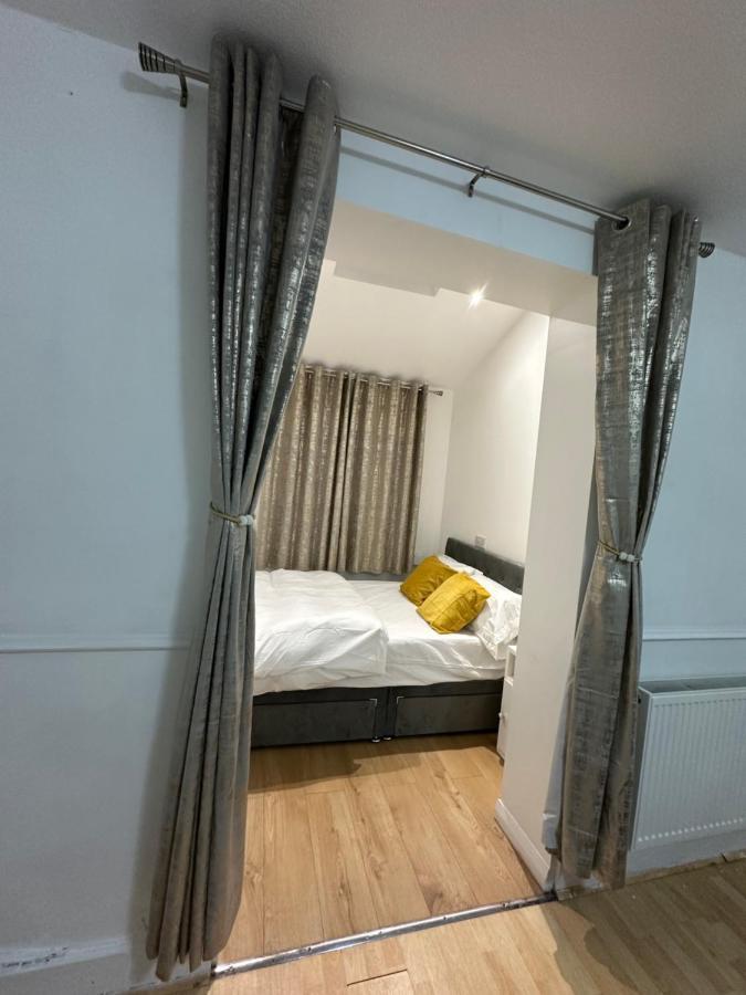 3Rd Studio Flat With Private Toilet And Bathroom Setup For Family Enjoyment 134 Keedonwood Road Бромли Екстериор снимка