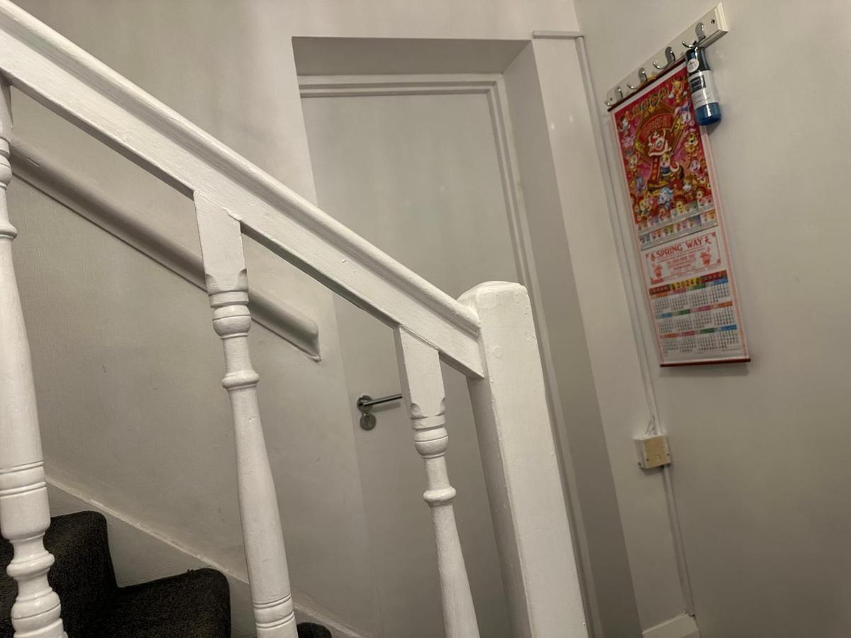 3Rd Studio Flat With Private Toilet And Bathroom Setup For Family Enjoyment 134 Keedonwood Road Бромли Екстериор снимка