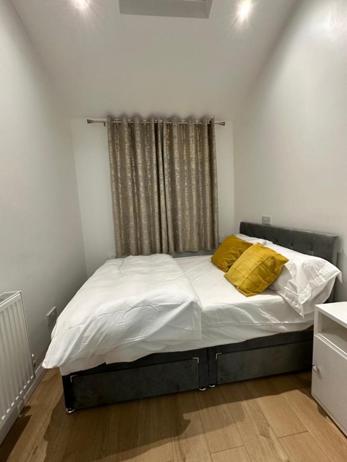 3Rd Studio Flat With Private Toilet And Bathroom Setup For Family Enjoyment 134 Keedonwood Road Бромли Екстериор снимка