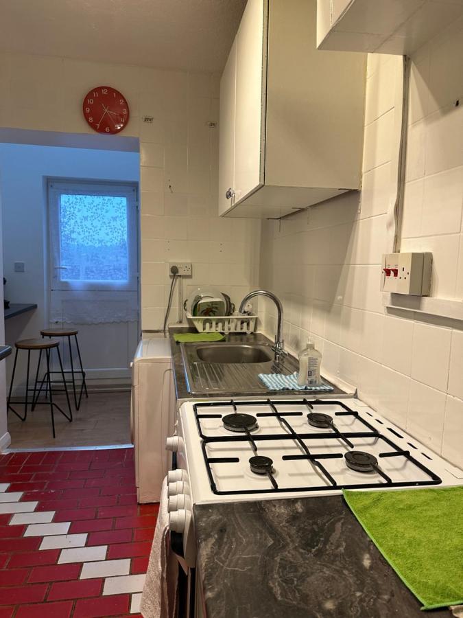 3Rd Studio Flat With Private Toilet And Bathroom Setup For Family Enjoyment 134 Keedonwood Road Бромли Екстериор снимка