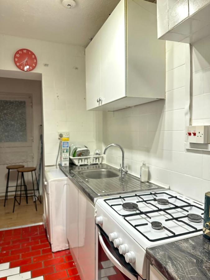3Rd Studio Flat With Private Toilet And Bathroom Setup For Family Enjoyment 134 Keedonwood Road Бромли Екстериор снимка