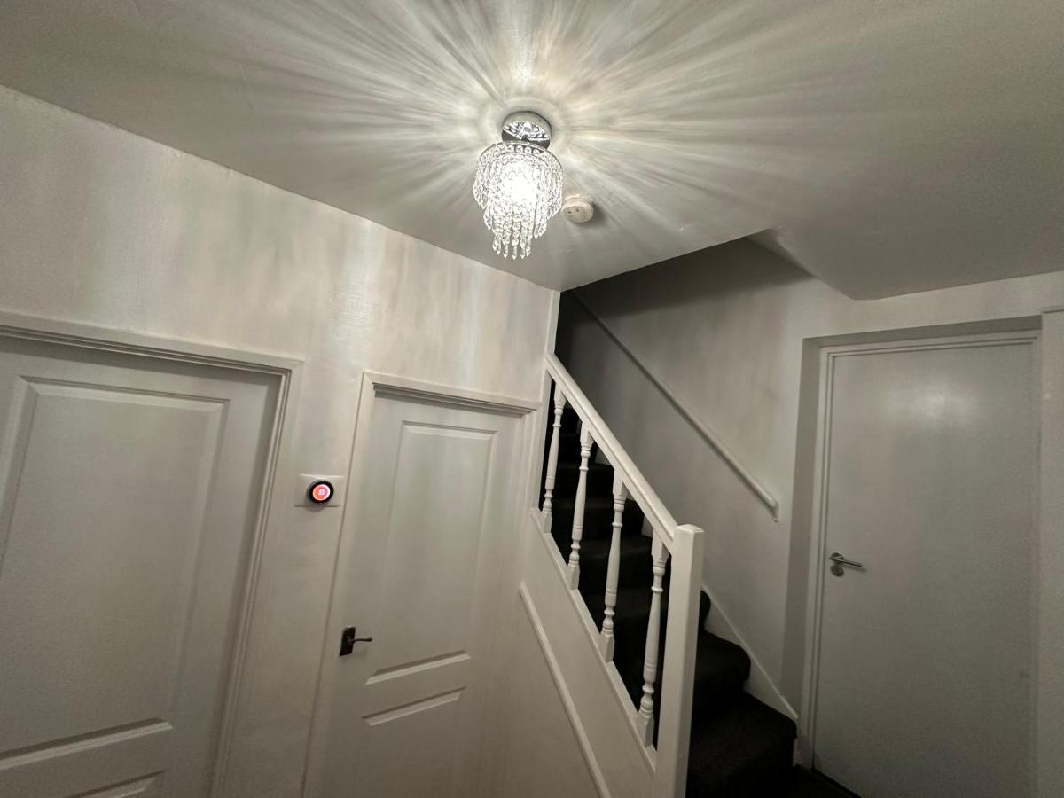 3Rd Studio Flat With Private Toilet And Bathroom Setup For Family Enjoyment 134 Keedonwood Road Бромли Екстериор снимка
