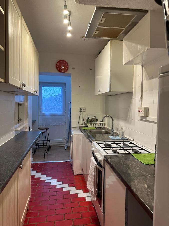 3Rd Studio Flat With Private Toilet And Bathroom Setup For Family Enjoyment 134 Keedonwood Road Бромли Екстериор снимка