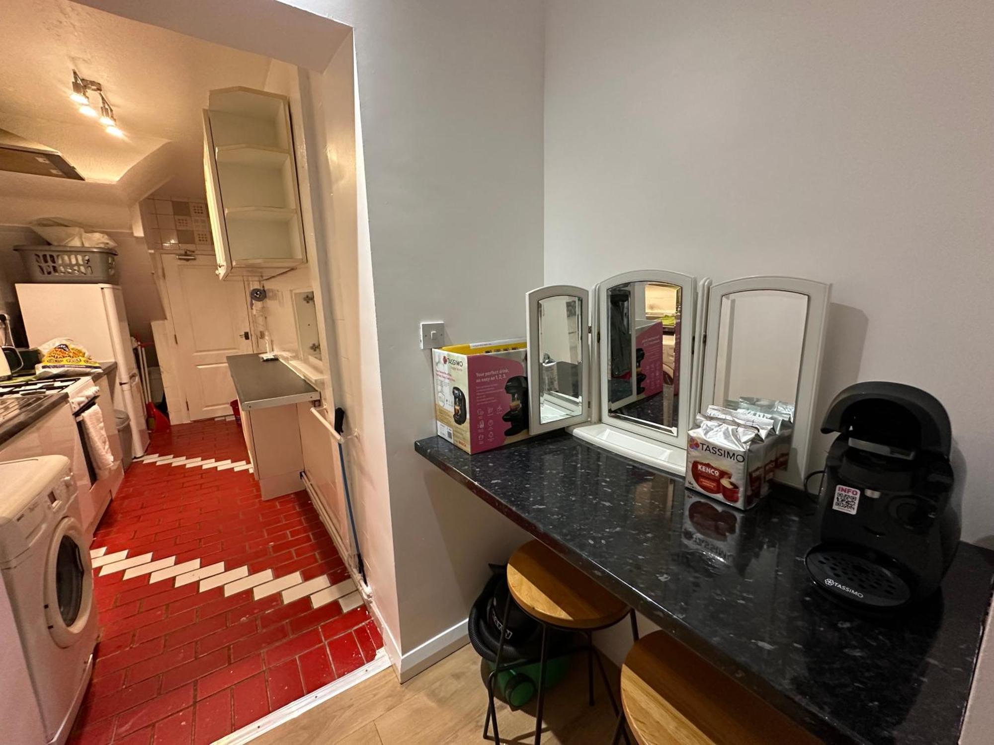 3Rd Studio Flat With Private Toilet And Bathroom Setup For Family Enjoyment 134 Keedonwood Road Бромли Екстериор снимка