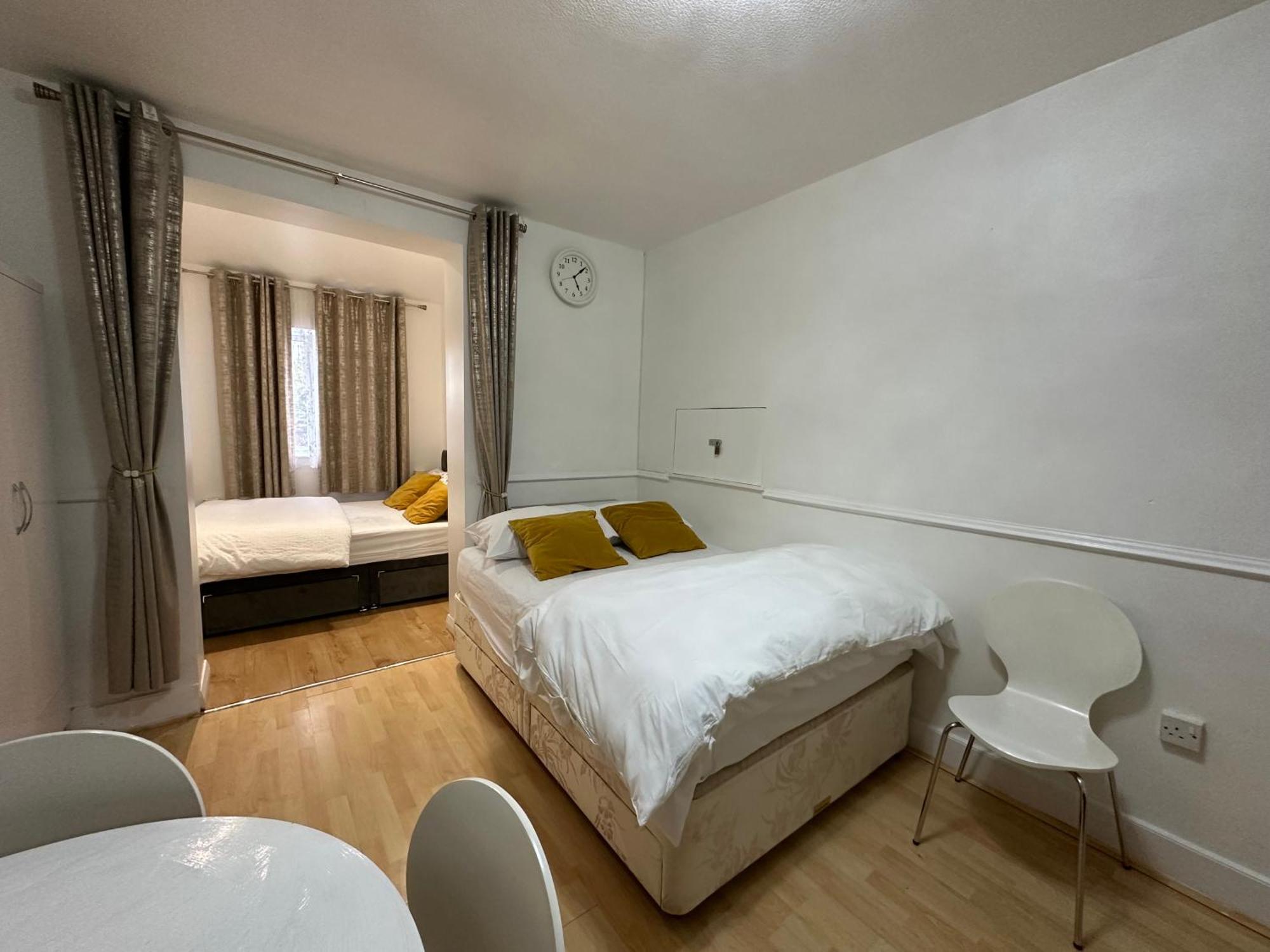 3Rd Studio Flat With Private Toilet And Bathroom Setup For Family Enjoyment 134 Keedonwood Road Бромли Екстериор снимка