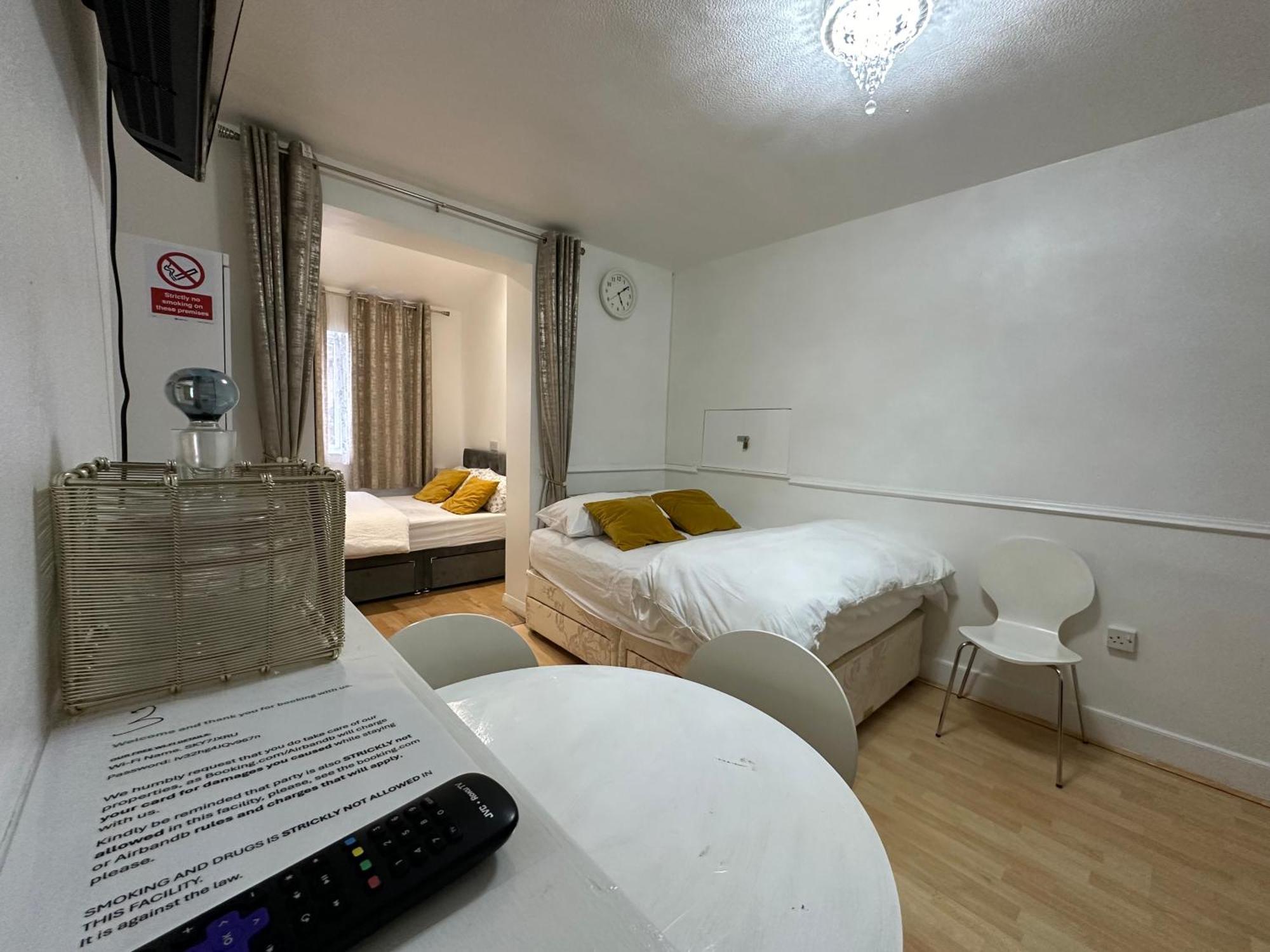 3Rd Studio Flat With Private Toilet And Bathroom Setup For Family Enjoyment 134 Keedonwood Road Бромли Екстериор снимка