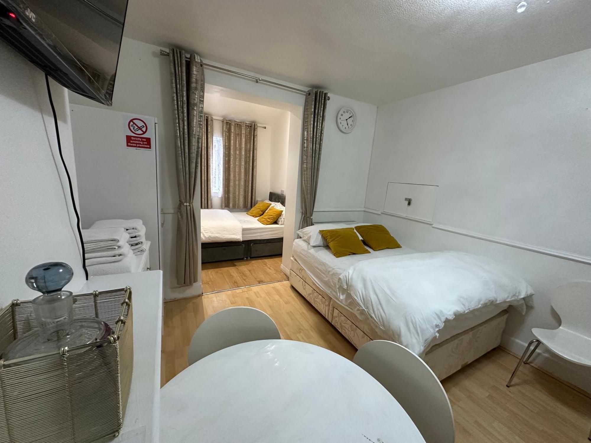3Rd Studio Flat With Private Toilet And Bathroom Setup For Family Enjoyment 134 Keedonwood Road Бромли Екстериор снимка