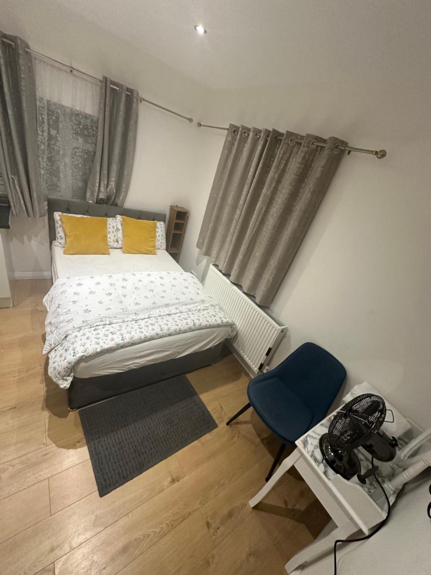 3Rd Studio Flat With Private Toilet And Bathroom Setup For Family Enjoyment 134 Keedonwood Road Бромли Екстериор снимка