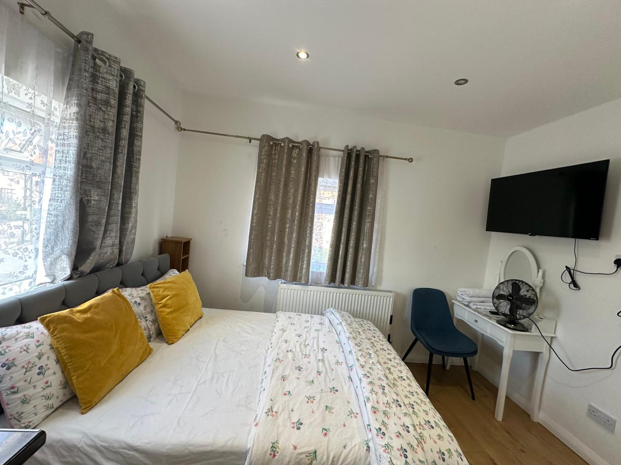3Rd Studio Flat With Private Toilet And Bathroom Setup For Family Enjoyment 134 Keedonwood Road Бромли Екстериор снимка