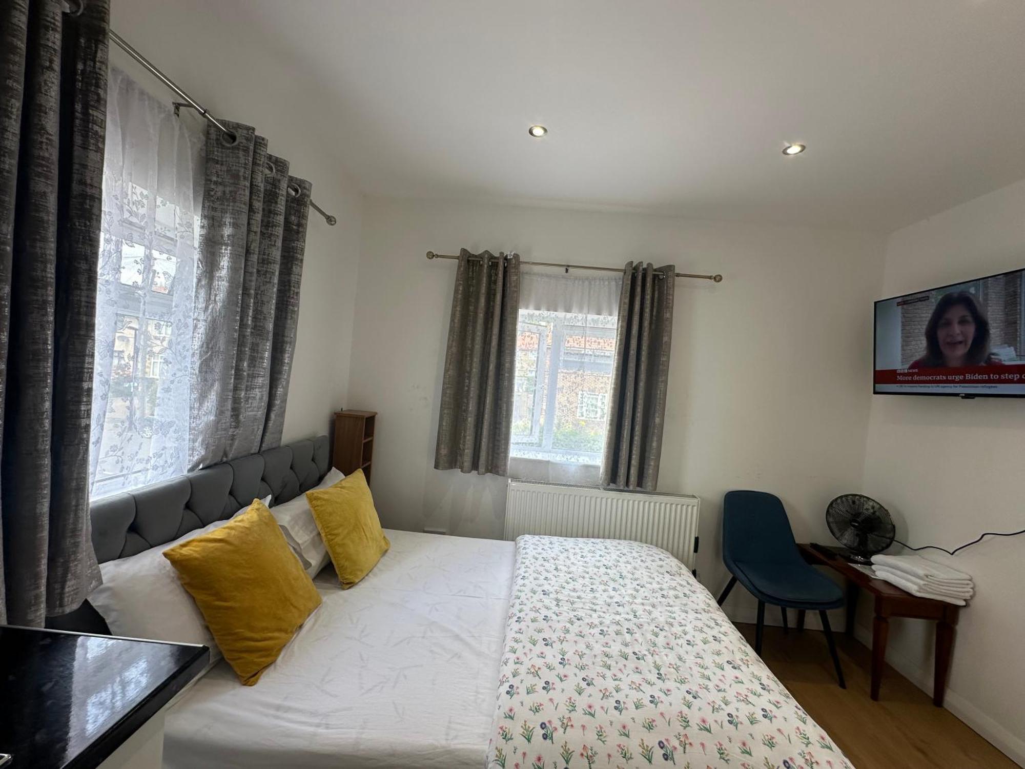 3Rd Studio Flat With Private Toilet And Bathroom Setup For Family Enjoyment 134 Keedonwood Road Бромли Екстериор снимка