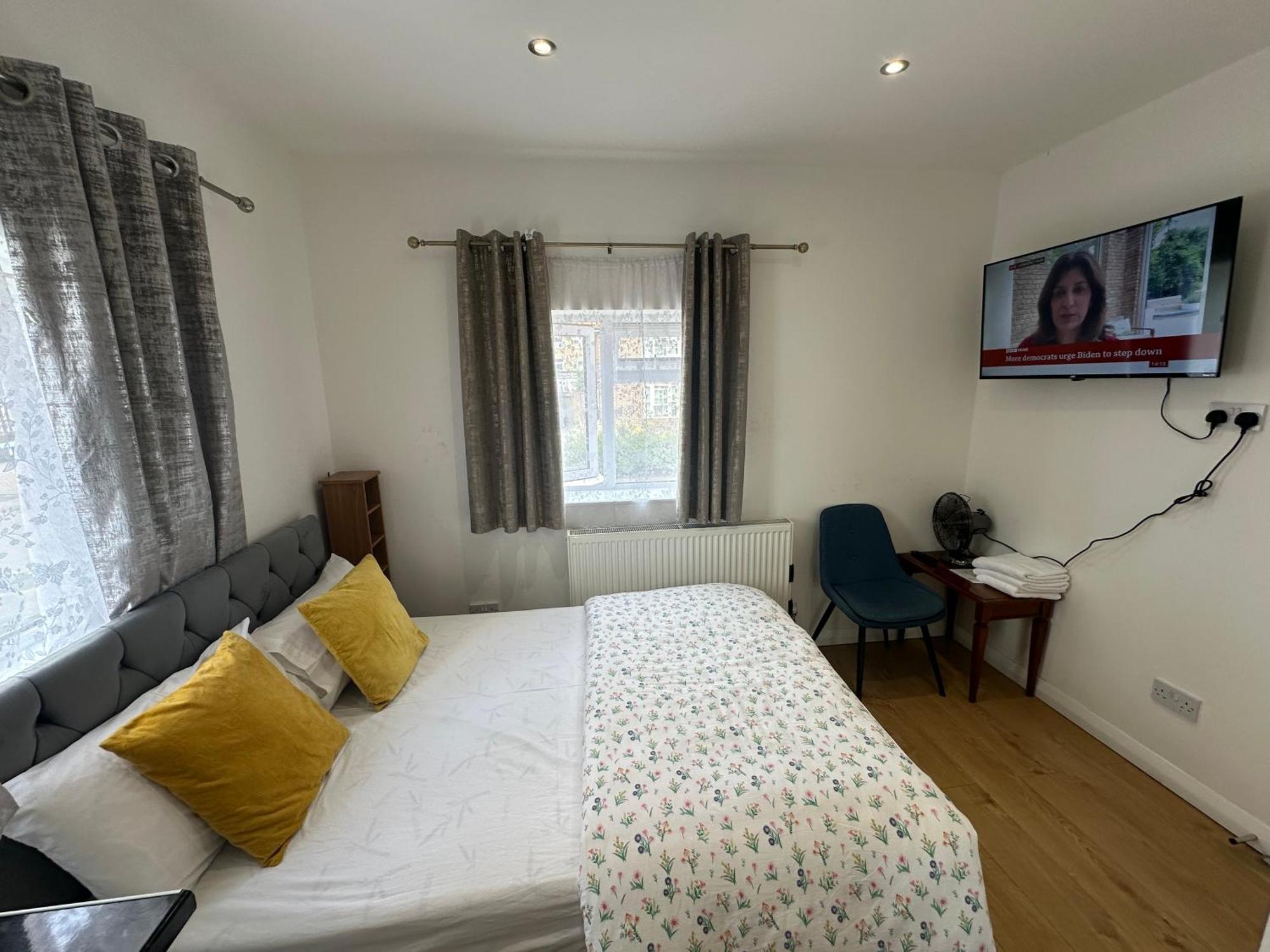 3Rd Studio Flat With Private Toilet And Bathroom Setup For Family Enjoyment 134 Keedonwood Road Бромли Екстериор снимка